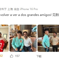 九游云游戏-武磊社媒晒与巴尔加斯、前西人主帅加耶戈合照：见到老朋友真开心